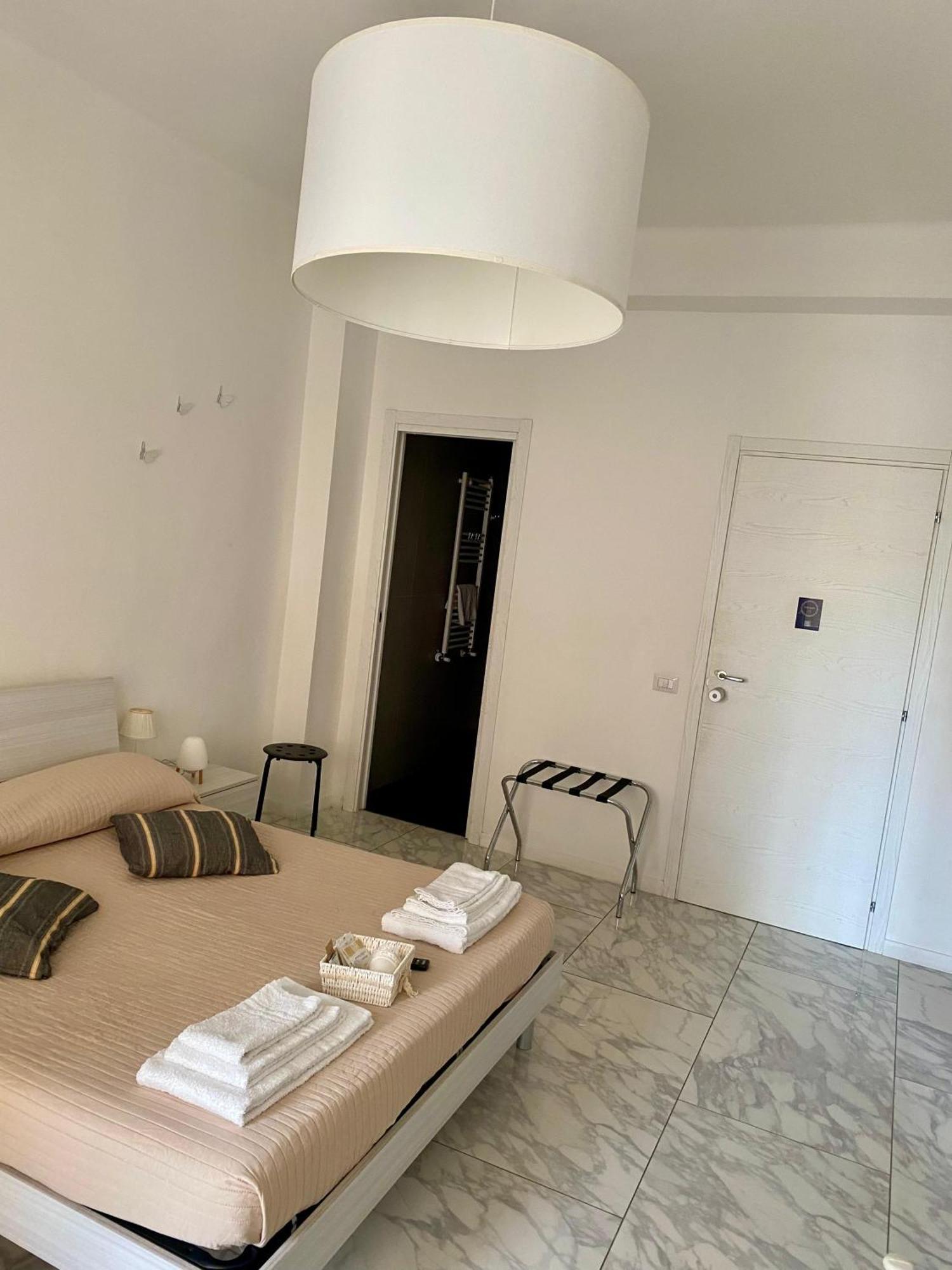 Ennio Rooms Bari Buitenkant foto